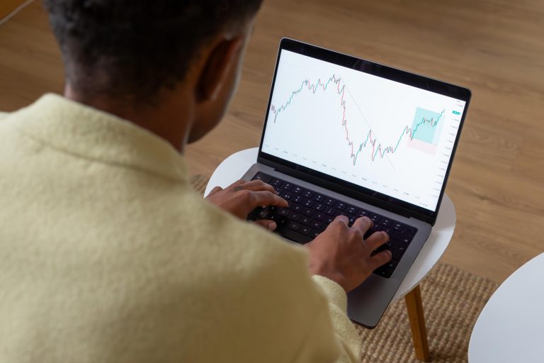 مبلغ بسيط… بداية ذكية نحو احتراف التداول