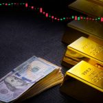 الدولار والذهب: علاقة عكسية تحكم توازن الأسواق العالمية