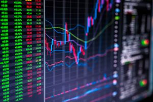 الحساب التجريبي والحقيقي في التداول: الفروقات وكيف تختار الأنسب