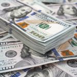 الدولار يقترب من 53 جنيهًا.. ضغوط الطاقة وخروج الاستثمارات يعيدان الضغط على الجنيه المصري