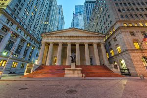 تراجع وول ستريت وارتفاع النفط مع تصاعد التوترات قبل مهلة إيران