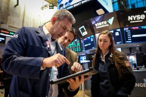أفضل 4 أسهم أوصت بها وول ستريت هذا الأسبوع.. فرص نمو قوية يقودها الذكاء الاصطناعي