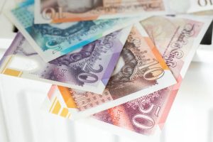 الجنيه الإسترليني يرتفع واليورو يتحرك بحذر مع ترقب بيانات الوظائف والتضخم الأمريكية