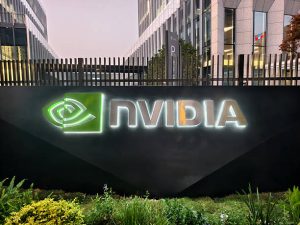 إنفيديا تشعل أسهم الذكاء الاصطناعي بنتائج تاريخية وتوقعات قوية للنمو
