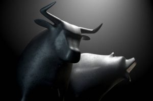 سوق الدب والثور: كيف تتحكم نفسية المستثمرين في اتجاه الأسواق المالية؟