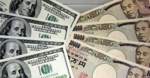 الدولار يواصل مكاسبه والين يقترب من مستوى التدخل الحاسم.