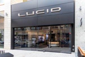 سهم لوسيد يواصل الانهيار ويهبط إلى أدنى مستوياته التاريخية وسط مخاوف متزايدة بشأن مستقبل الشركة