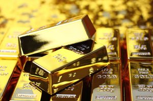 الذهب يستعيد بريقه مع تراجع الدولار والنفط.. هل تتهيأ الأسواق لموجة صعود جديدة؟