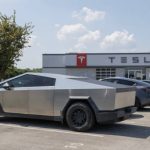 تسلا تتقدم في سباق سيارات الأجرة الروبوتية.. لكن Waymo لا تزال في الصدارة