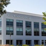 سهم لوسيد يواصل الانهيار ويهبط إلى أدنى مستوياته التاريخية وسط مخاوف متزايدة بشأن مستقبل الشركة