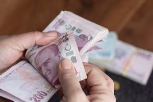 الأصول التركية تجذب المستثمرين الأجانب بدعم الفائدة المرتفعة وهدوء المخاطر الجيوسياسية