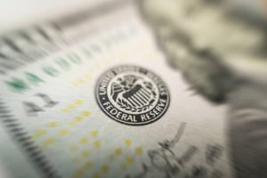 الأسواق تخفّض رهانات رفع الفائدة الأمريكية وتترقب خفضها في 2027
