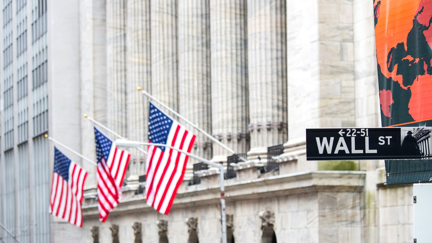 وول ستريت تتراجع تحت ضغط أسهم الرقائق ونتائج البنوك الأمريكية - TraderGCC